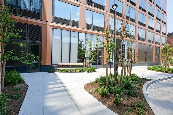 Rented by Arwell Realty | media 32