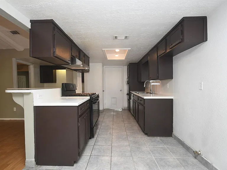 510 Chambly Dr — Photo 35