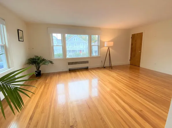 8 Grove St Floor 2, Belmont, MA 02478