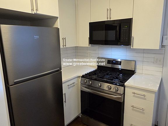 4th image of 152 Salem St APT 2