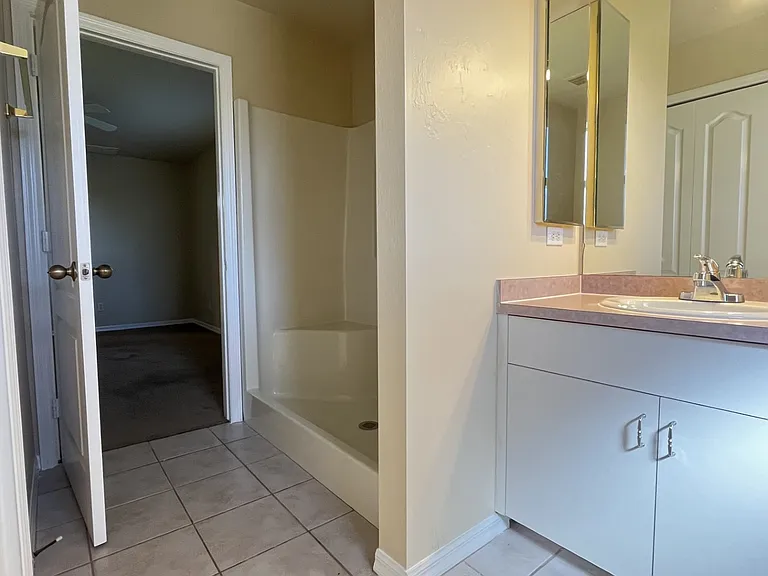 922 SE 13th Ter #1 — Photo 9