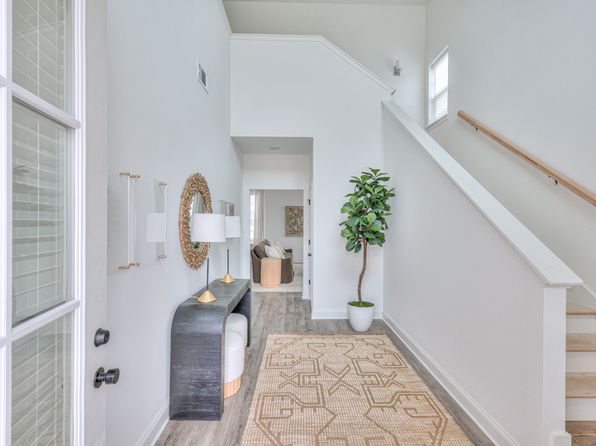 500 Oval Ave NW #111