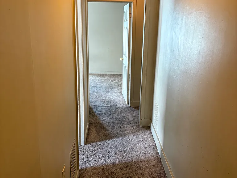 1214 W Hickory St — Photo 5
