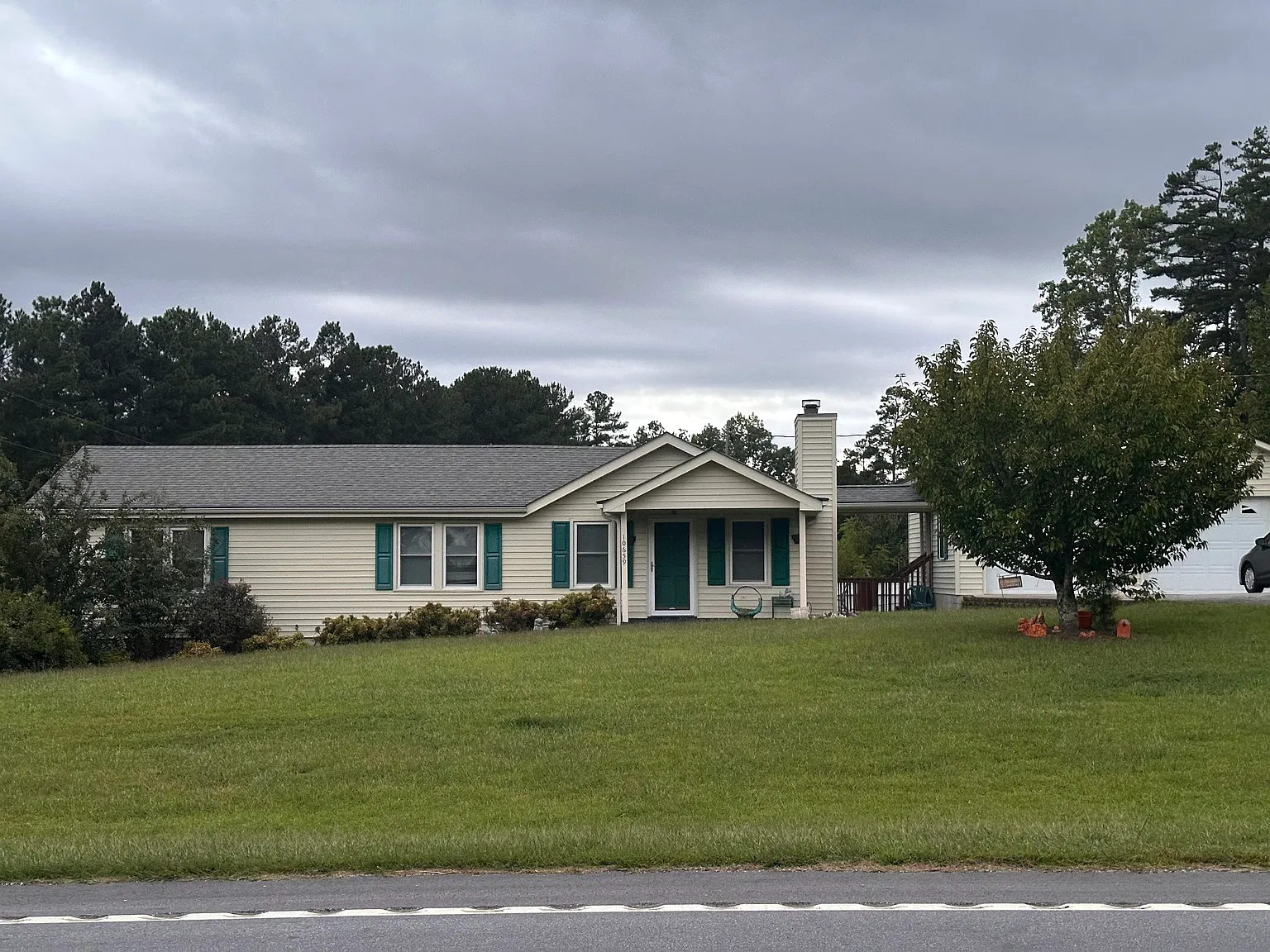 3 bed, 1164 sqft, $1,725 — Photo 1