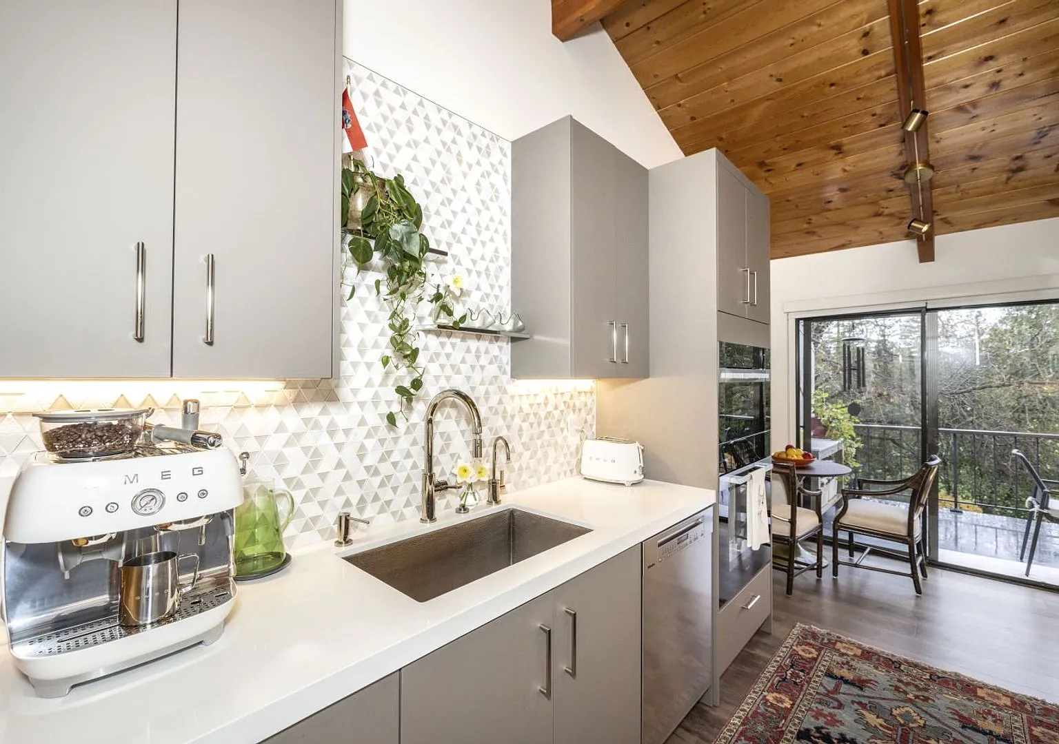 Tastefully Furnished 3 Bed, 2 Bath Home w/ Views of Greenbelt — Photo 4