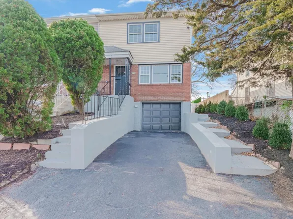 105-14 Van Wyck Expressway image 1 of 25