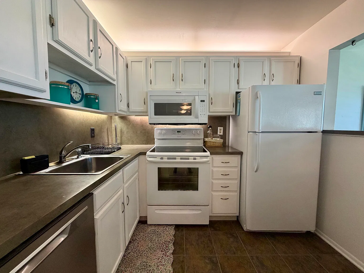 1 bed, 1.0 bath, 630 sqft, $1,400 — Photo 2