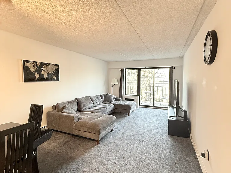 560 Halstead Ave #3J — Photo 2