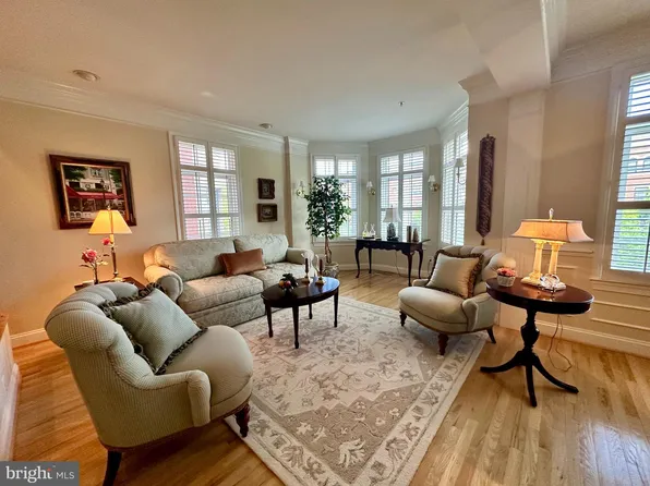 12102 Kinsley Pl, Reston, VA 20190