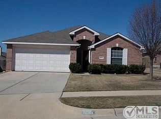 10304 Hogan Dr, Benbrook, TX 76126