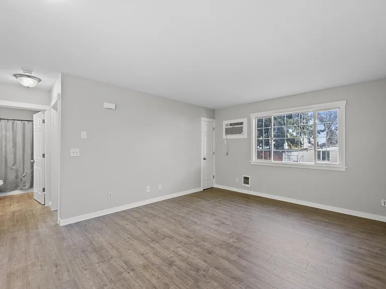 920 W Entiat Ave #B — Photo 5