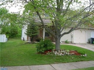 150 Stratton Ln, Mount Laurel, NJ 08054