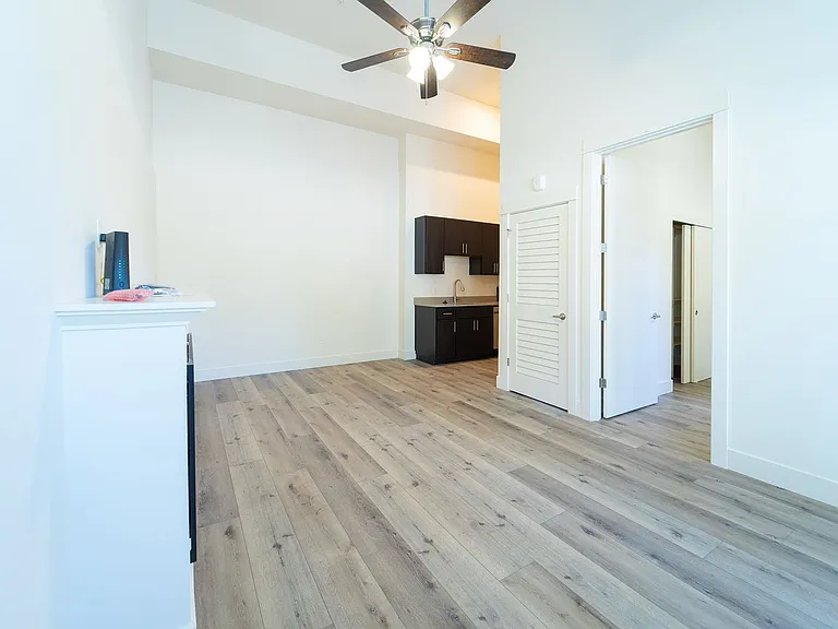 Capitol Hill Apartments — Photo 101