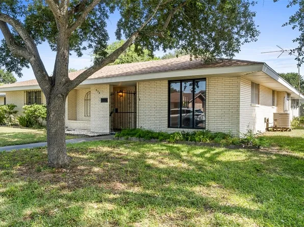 220 Pecos St, Portland, TX 78374