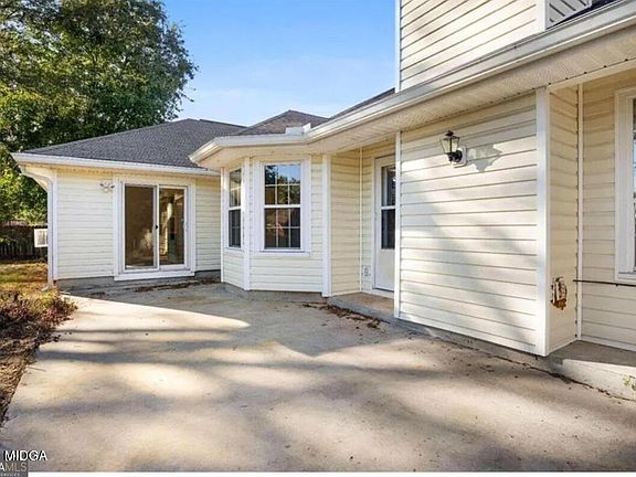 3rd image of 106 John Ct