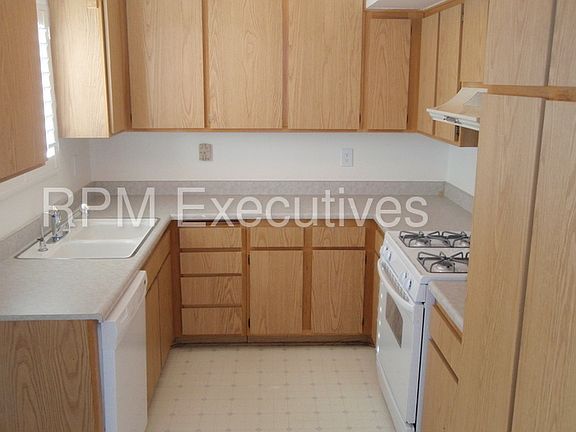 2nd image of 27121 Crossglade Ave Unit 7