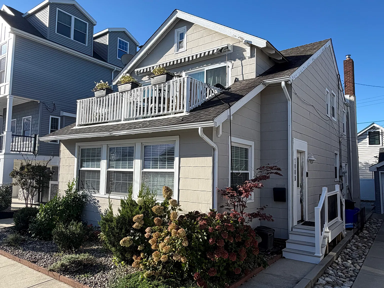 2 bed, 1.5 bath, 1100 sqft, $1,950 — Photo 2