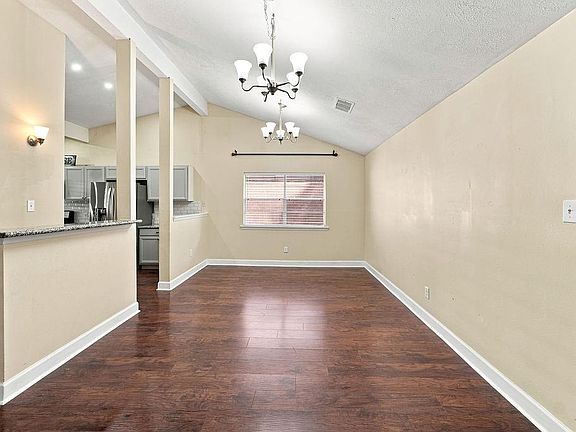 4th image of 25119 Lynbriar Ln