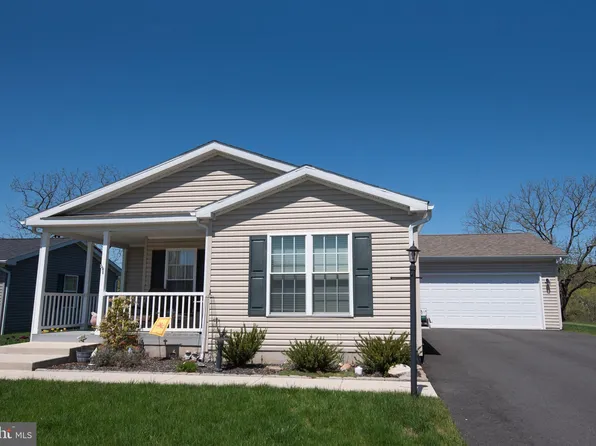 19 Finch Dr N, Bechtelsville, PA 19505