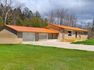 5578 John St, Onekama, MI 49675