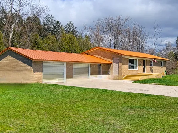 5578 John St, Onekama, MI 49675