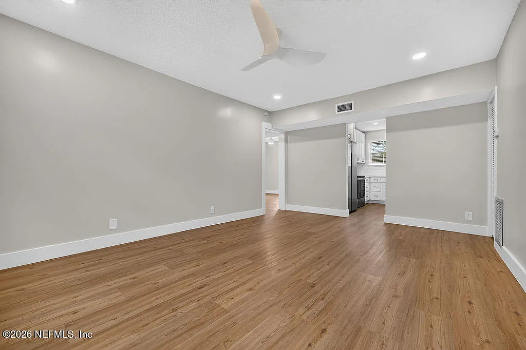 2 bed, 1.0 bath, 830 sqft, $1,895 — Photo 3