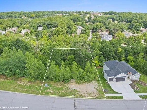 208 E 122nd St, Kansas City, MO 64145