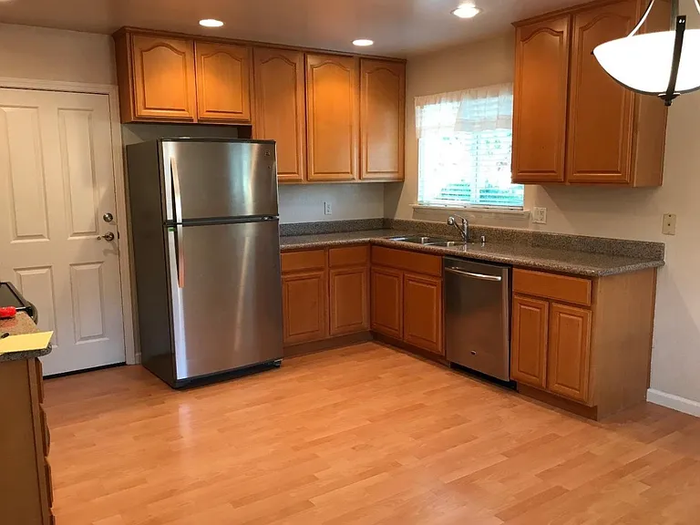 145 Potomac Dr — Photo 5