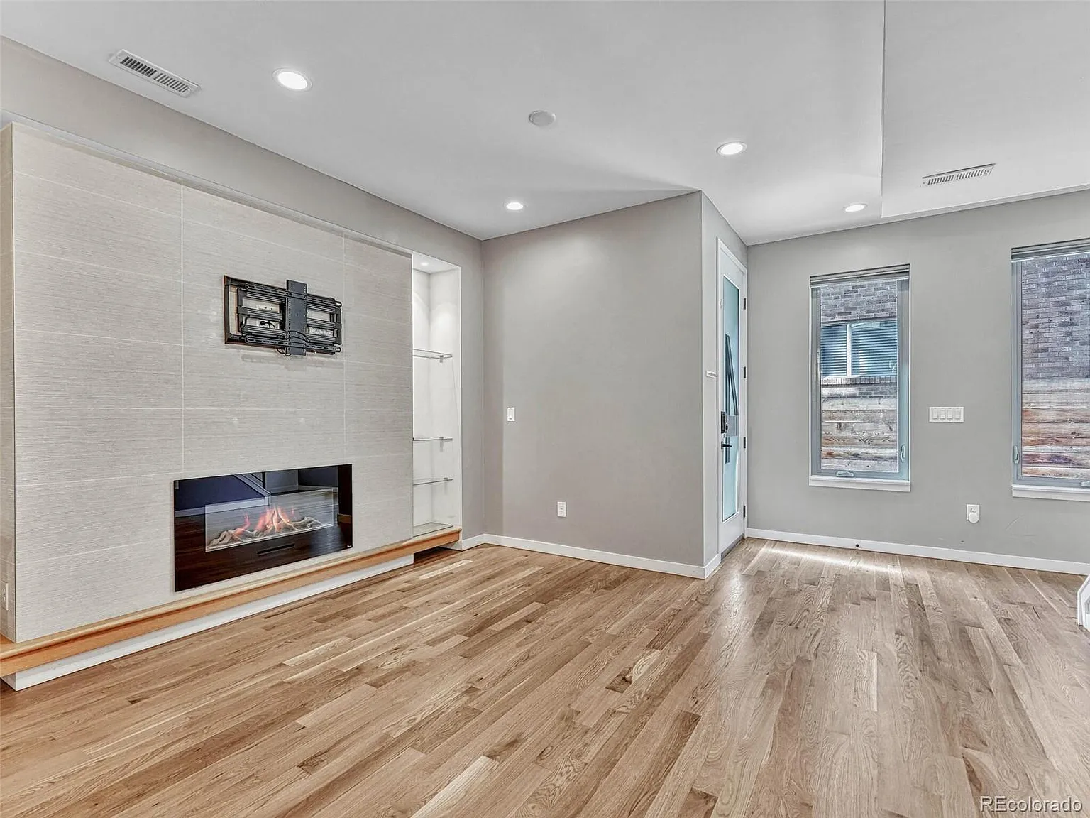 3 bed, 2.5 bath, 1808 sqft, $4,250 — Photo 3