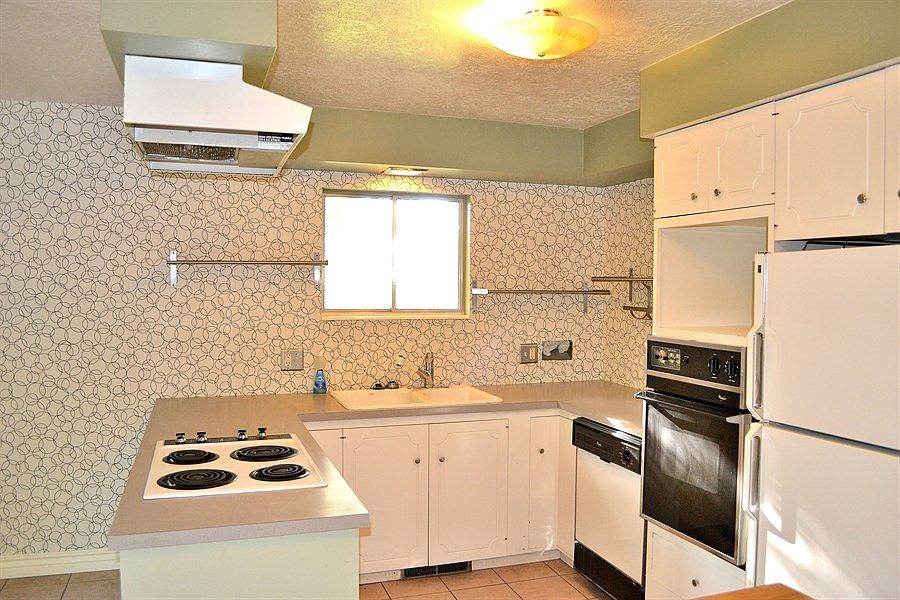 2nd image of 4192 Edgehill Dr