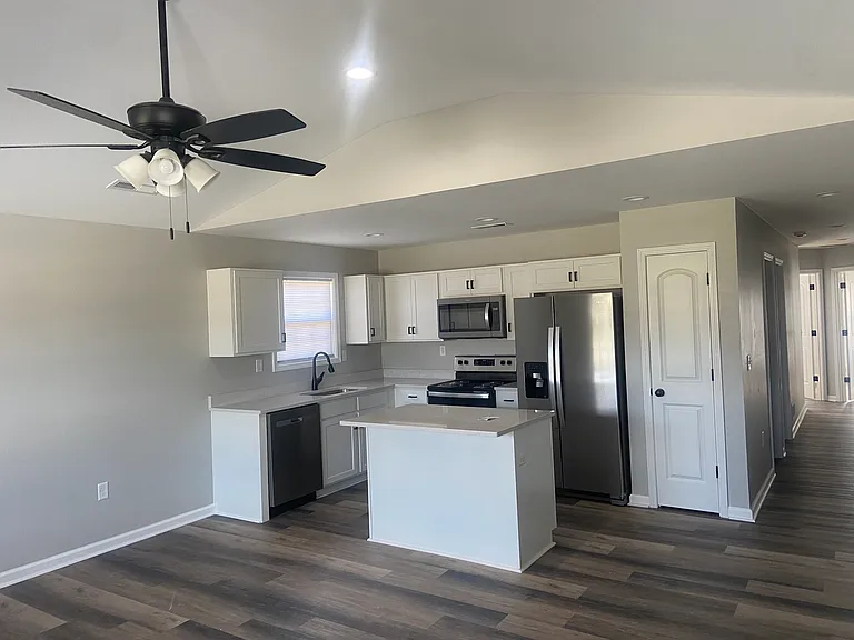 7041-7043 Caravan Dr — Photo 3