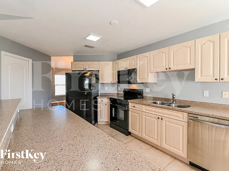 2226 NW 1st St — Photo 7