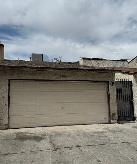 1203 Mews Ln — Photo 2