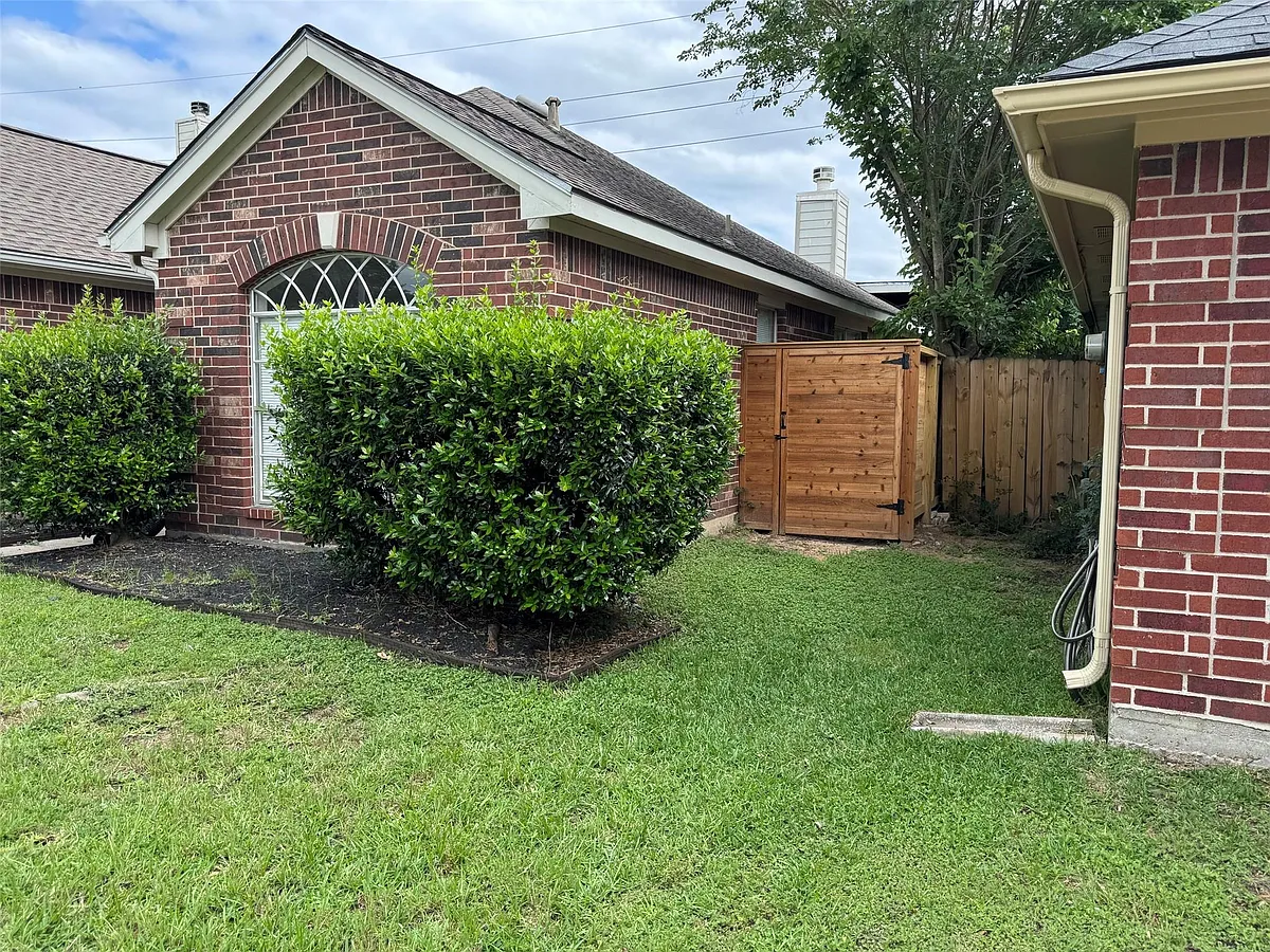 Building Photo - 21111 Woodland Green Dr