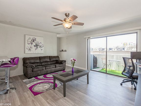 2nd image of 2S742 Winchester Cir W Unit 4