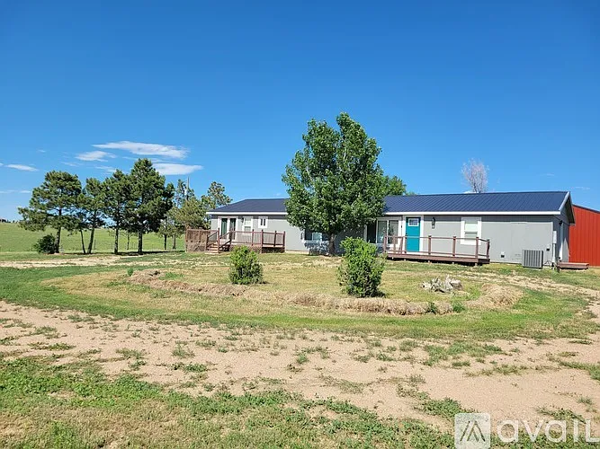 4 bed, 2128 sqft, $3,200 — Photo 4