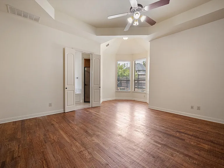 10941 Yorkshire Ln — Photo 20