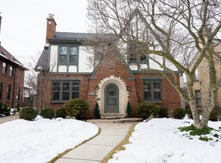4961 N Woodburn St, Whitefish Bay, WI 53217