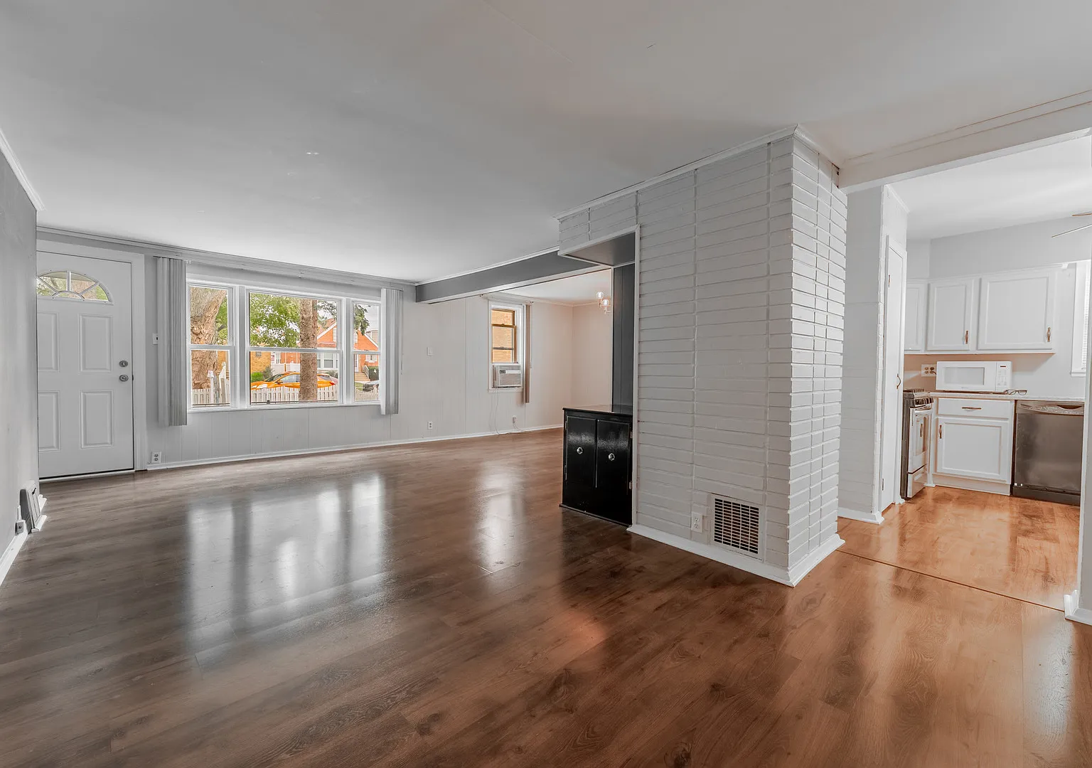 2 bed, 900 sqft, $2,200 — Photo 4