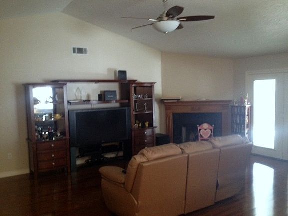 3rd image of 1800 Newbury Ct