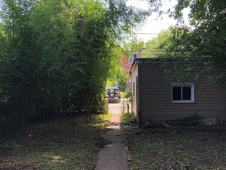 2606 Oregon Ave — Photo 13