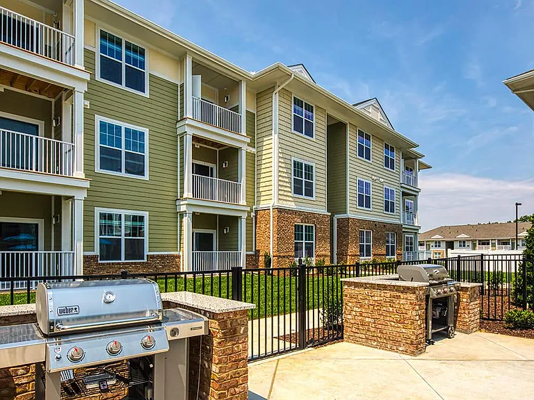 Sapphire at Centerpointe — Photo 28