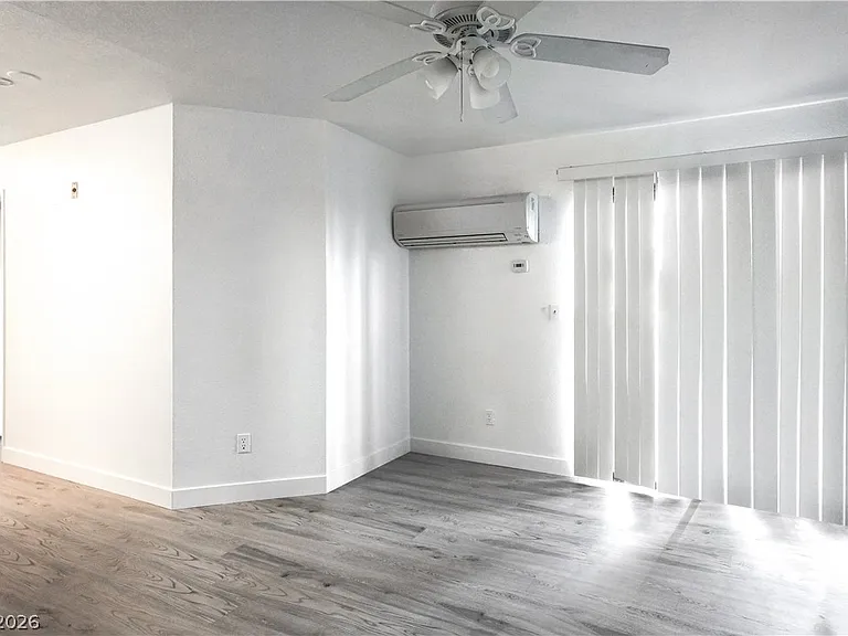 510 Elm Dr #106 — Photo 2