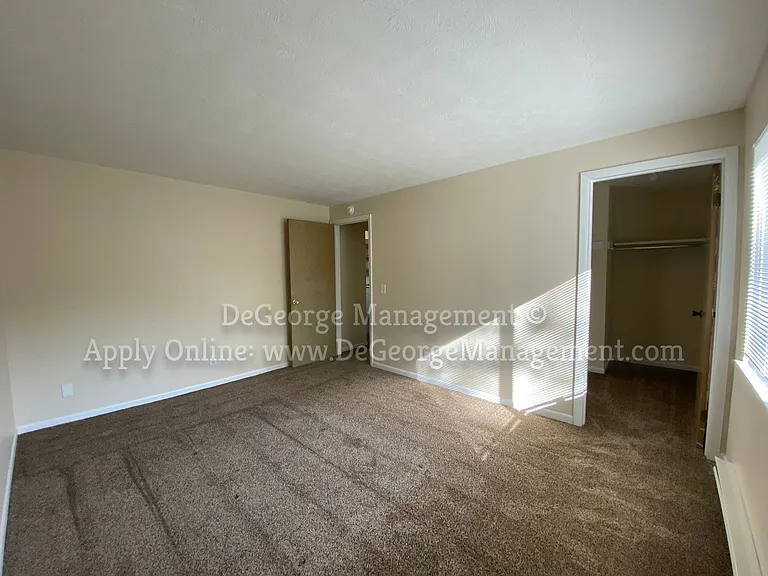 Woodside Court Apartments — Photo 37