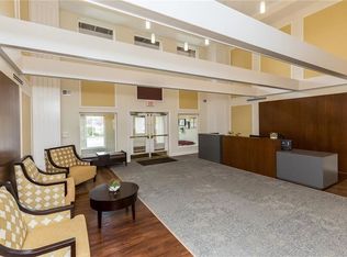 2727 82nd Pl APT 320, Urbandale, IA 50322