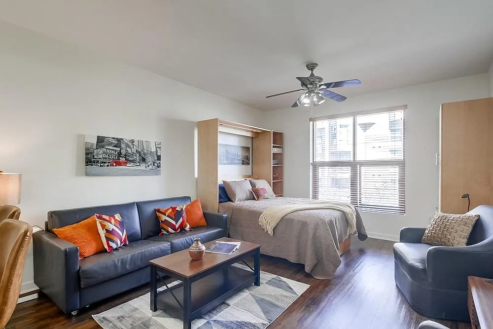 Studio, 571 sqft, $2,695 — Photo 2