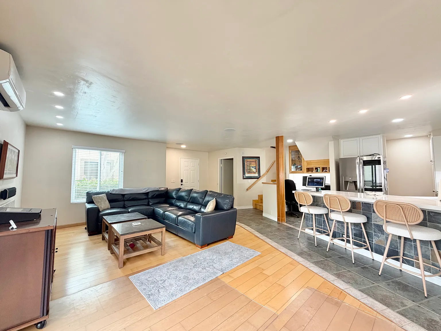 2 bed, 2.5 bath, 1332 sqft, $4,195 — Photo 2