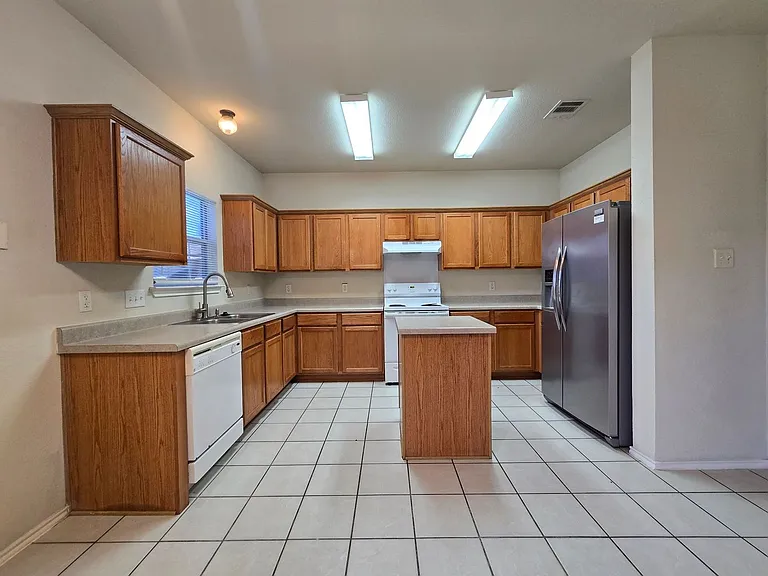 4708 Golden Gate Dr — Photo 9