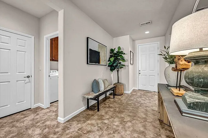 4 bed, 2.0 bath, 1955 sqft, $3,750 — Photo 3