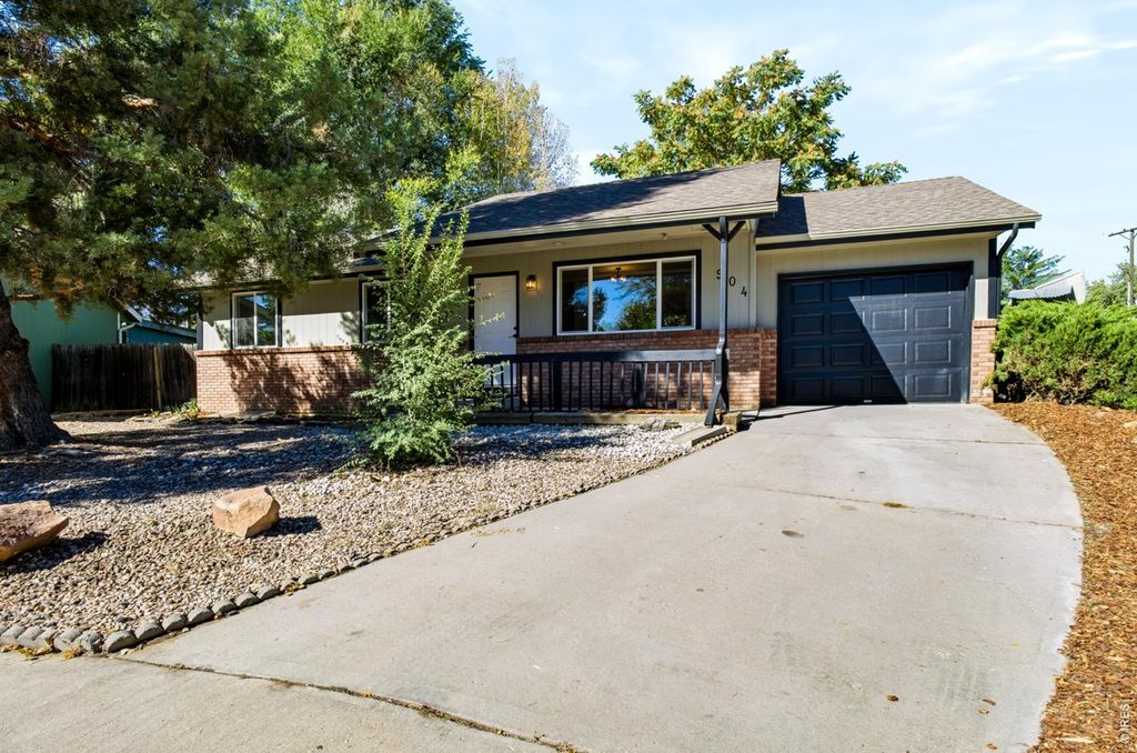 904 Foothills Ct